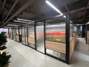 用 JR5 系統隔間定義「新時代辦公」的靈活與沉穩